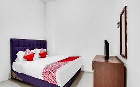 Oyo 90897 Hotel Sepupu Satria