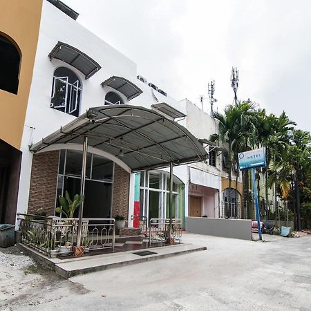 OYO 90897 Hotel Sepupu Satria Pekanbaru Bagian luar foto