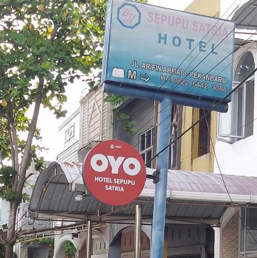 OYO 90897 Hotel Sepupu Satria Pekanbaru Bagian luar foto